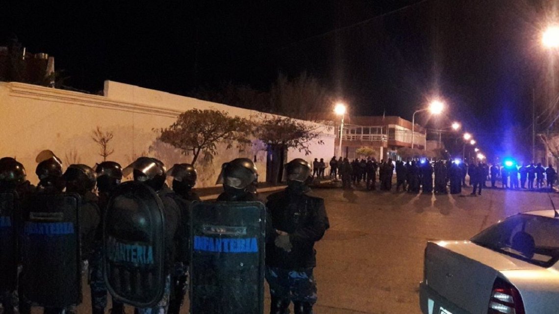 Tras la Represión los Docentes Convocaron a un Paro Nacional - JotaPosta